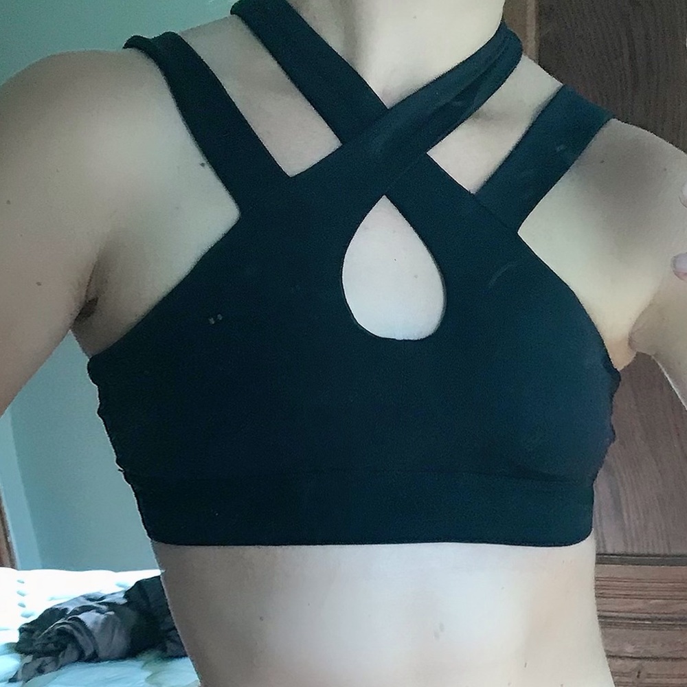Trendy black sports bra